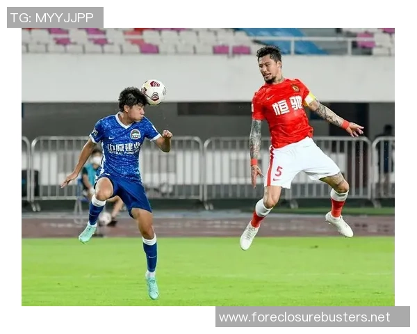 赛后复盘：上海足球队与武汉足球队的团队协作与战术分析