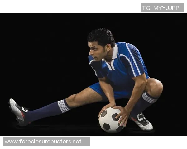 足球明星在比赛中蹲地瞬间的精彩图片合集展示与解析